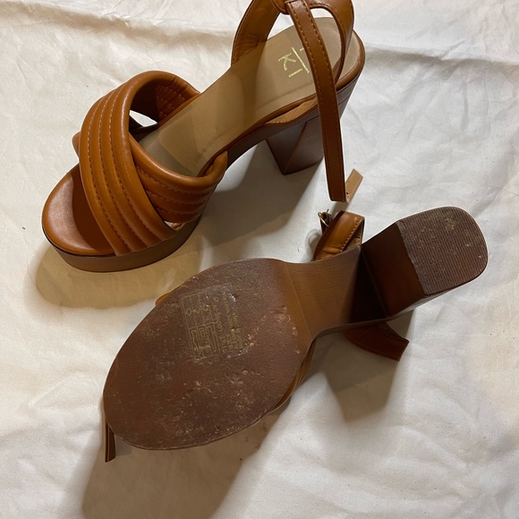 Platform Heels w/ tie strap - Picture 5 of 5